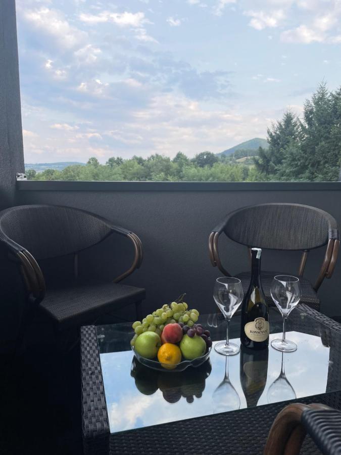 Ammirevole Ravne Apartments Visoko Kültér fotó